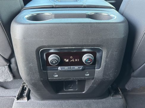 Used 2022 Chevrolet Suburban Z71 AWD/4WD image 30