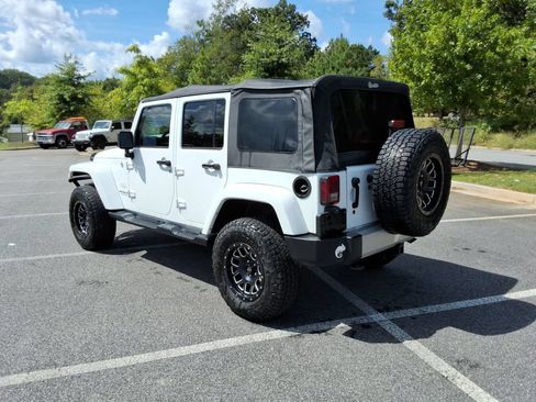 Used 2014 Jeep Wrangler Unlimited Sahara w/ Connectivity Group AWD/4WD image 7