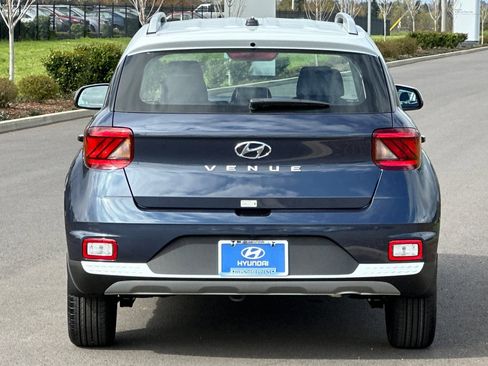 Used 2026 Hyundai Venue SEL FWD image 4