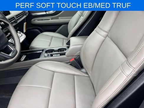 New 2026 Lincoln Corsair Premiere image 14