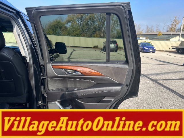 Used 2018 Cadillac Escalade Luxury AWD/4WD image 42
