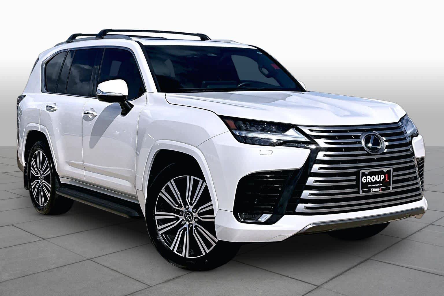 Used 2025 Lexus LX 600 4WD w/ Accessory Package (2T) image 3