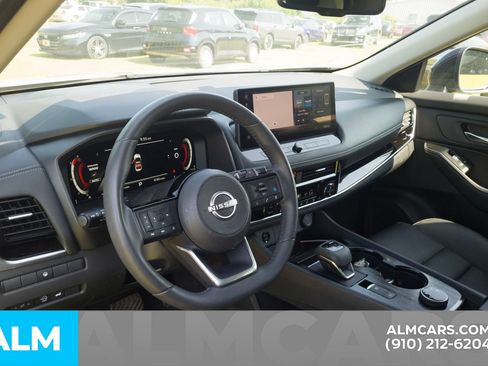 Used 2024 Nissan Rogue SL AWD/4WD image 6