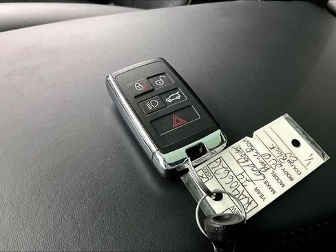 Used 2024 Land Rover Range Rover Sport Dynamic SE image 13