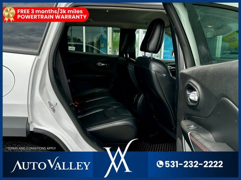 Used 2021 Jeep Cherokee Trailhawk image 24