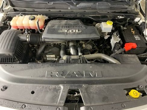 Used 2022 RAM 1500 Laramie AWD/4WD image 30