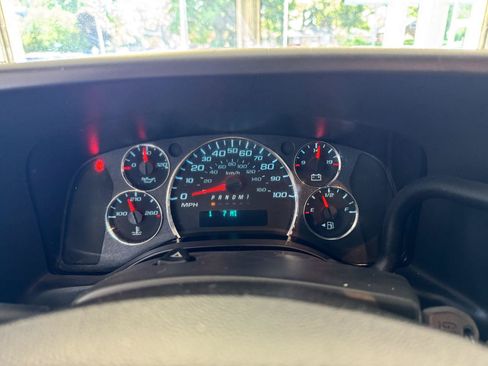 Used 2024 Chevrolet Express 2500 w/ Driver Convenience Package RWD image 16