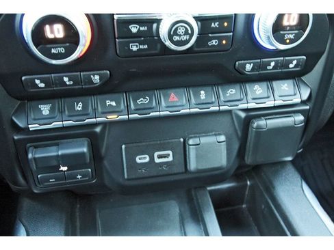 Used 2022 GMC Sierra 2500 Denali w/ Technology Package AWD/4WD image 29