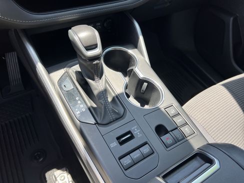 Certified 2024 Toyota Highlander LE image 9