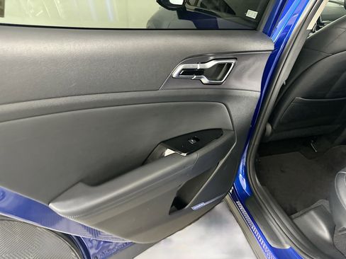 Used 2025 Kia Sportage SX image 26