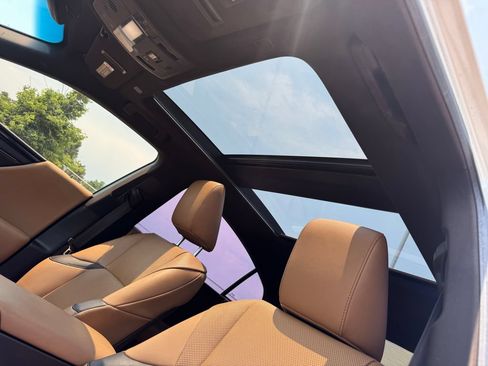 Used 2019 Lexus ES 350 w/ Premium Package FWD image 9