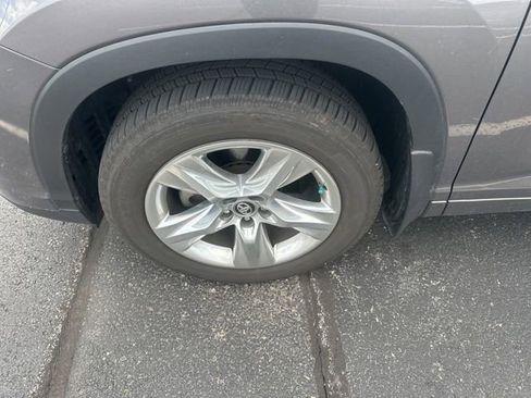 Used 2017 Toyota Highlander Limited w/ Protection Package #3 image 9