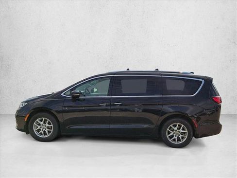 Used 2021 Chrysler Pacifica Touring-L image 8