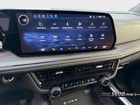 Used 2025 Chevrolet Suburban Z71 image 16