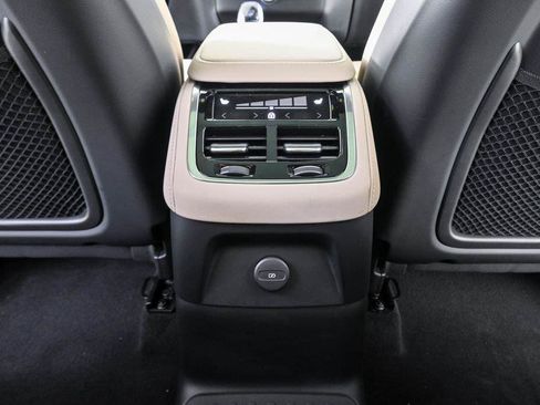Certified 2025 Volvo XC90 T8 Plus AWD/4WD image 21