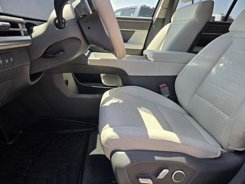 Used 2024 Hyundai Santa Fe Limited FWD image 18