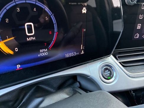 Used 2025 Chevrolet Trax LT w/ LT Convenience Package image 39