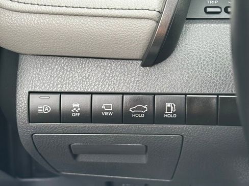 Used 2022 Toyota Camry XLE w/ Navigation Package FWD image 28