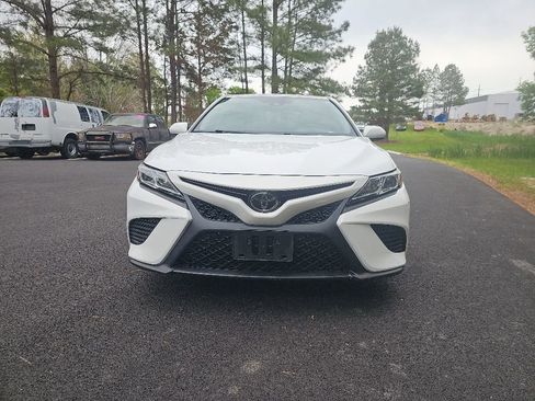 Used 2020 Toyota Camry SE FWD image 2
