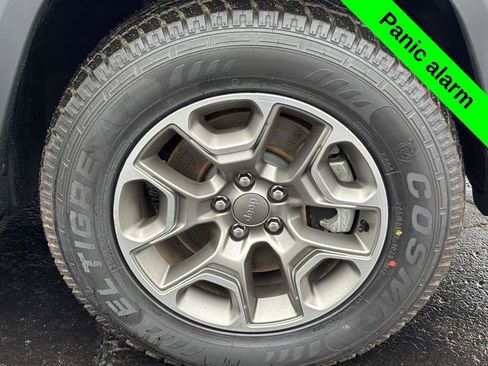 Used 2022 Jeep Cherokee Trailhawk image 32