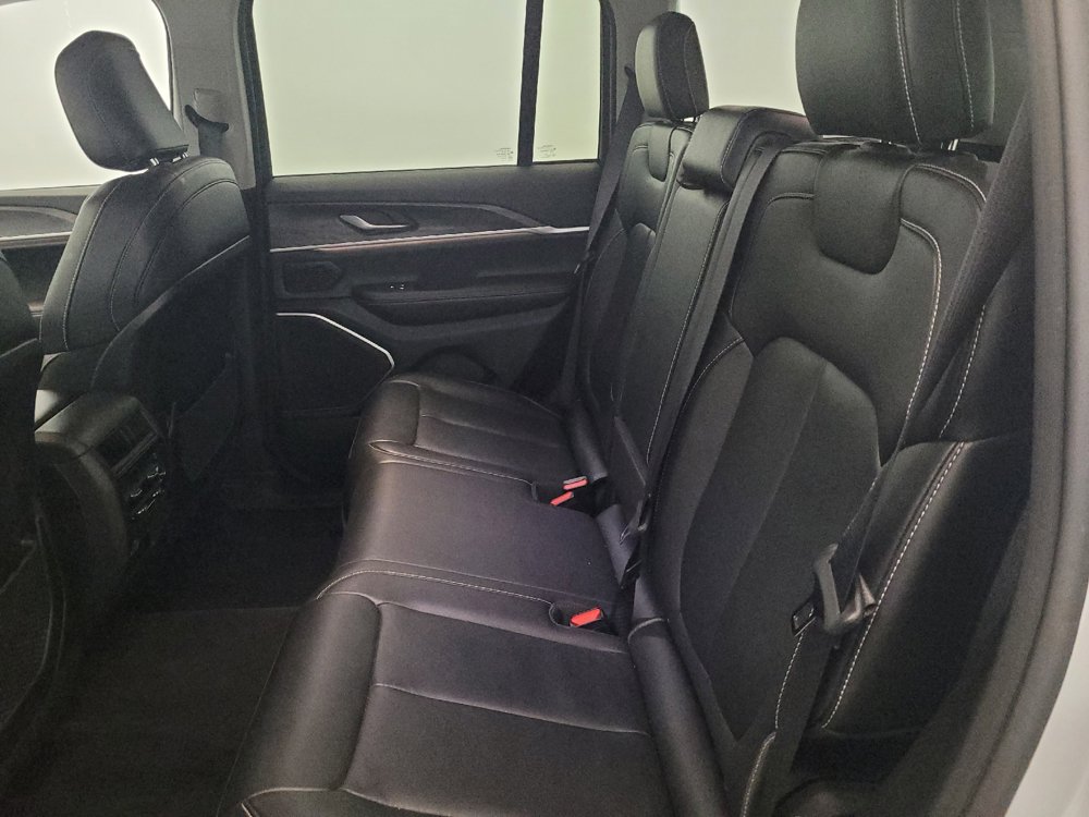 Used 2022 Jeep Grand Cherokee Limited AWD/4WD image 18