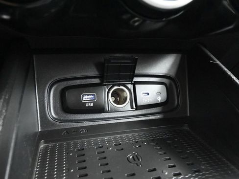 Used 2023 Hyundai Venue Limited w/ Cargo Package image 16