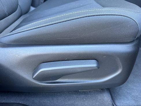 Used 2025 Jeep Grand Cherokee Laredo X w/ Luxury Tech Group I RWD image 23