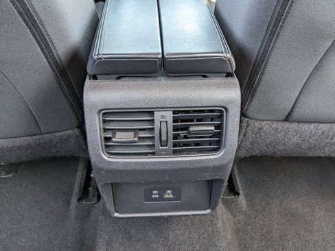 Used 2023 Nissan Rogue SV image 39