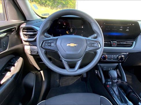 Used 2025 Chevrolet TrailBlazer LT AWD/4WD image 5