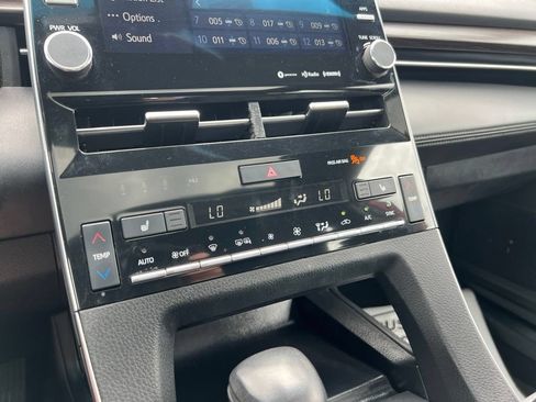 Used 2022 Toyota Avalon XLE w/ Moonroof Package FWD image 10