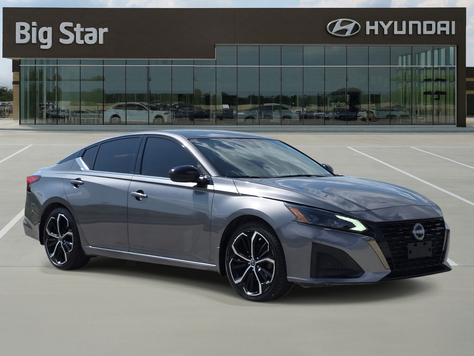Used 2023 Nissan Altima 2.5 SR w/ SR Premium Package FWD image 6