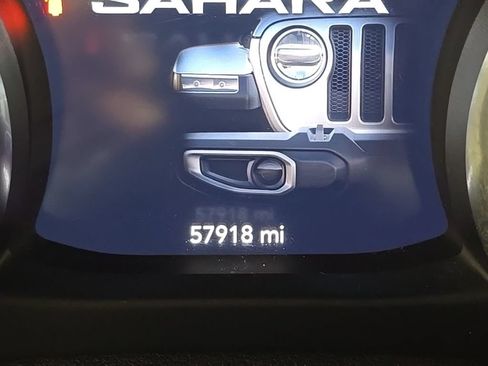 Used 2019 Jeep Wrangler Unlimited Sahara w/ Uconnect 4C Nav & Sound Group AWD/4WD image 20