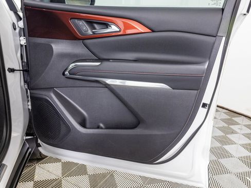 Used 2024 Chevrolet Traverse Z71 w/ LPO, Floor Liner Package image 48