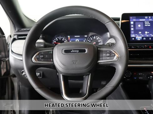 Used 2025 Jeep Compass Latitude AWD/4WD image 5