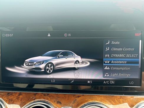 Used 2017 Mercedes-Benz E 300 4MATIC image 29