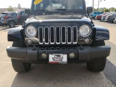 Used 2016 Jeep Wrangler Unlimited Sahara w/ Connectivity Group AWD/4WD image 6