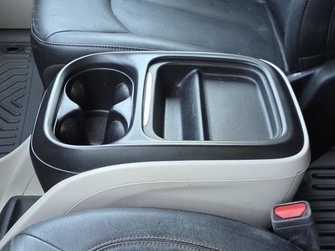 Used 2020 Chrysler Pacifica Touring-L FWD image 7