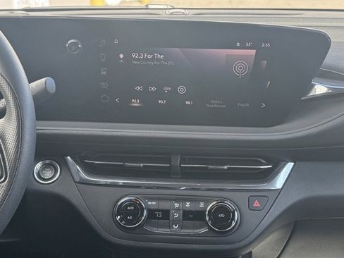 Used 2025 Buick Envista Preferred image 14