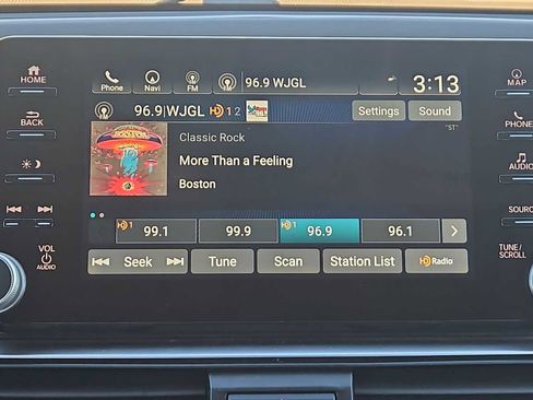 Certified 2018 Honda Accord Touring image 11