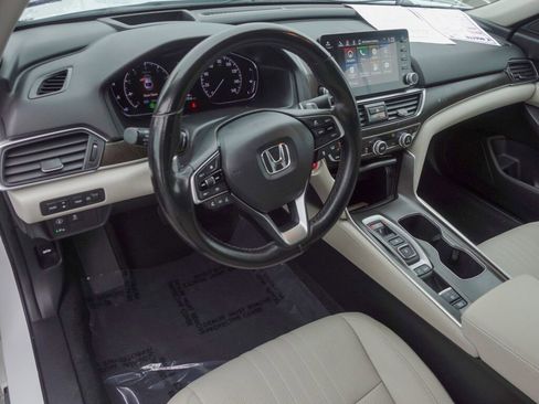 Used 2020 Honda Accord Touring image 11