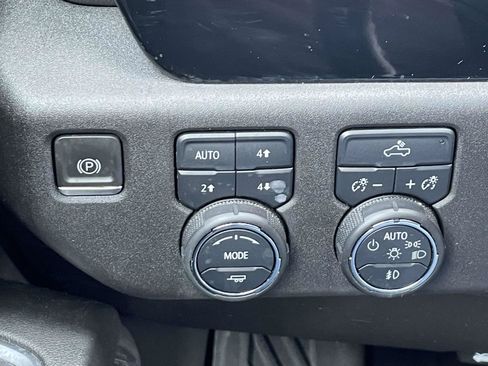Certified 2024 Chevrolet Silverado 1500 RST AWD/4WD image 32