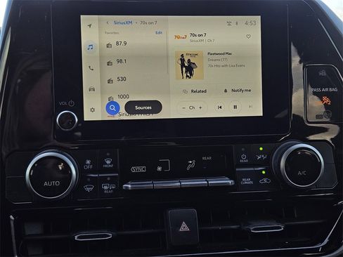 Used 2023 Toyota Highlander LE image 16