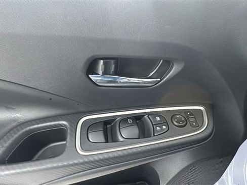 New 2025 Nissan Versa SR w/ Trunk Package image 17