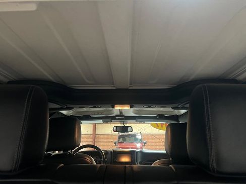 Used 2017 Jeep Wrangler Sahara image 29