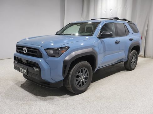 Used 2025 Toyota 4Runner SR5 AWD/4WD image 18