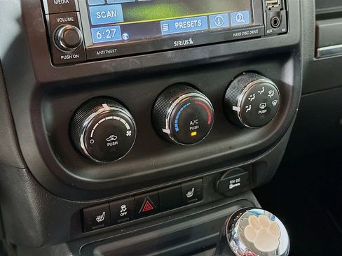 Used 2014 Jeep Patriot Latitude AWD/4WD image 14