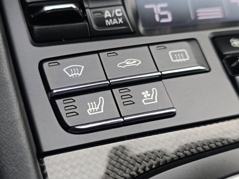 Used 2014 Porsche 911 Turbo S image 25