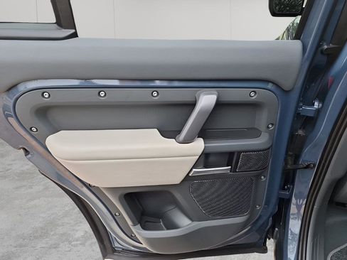 Used 2024 Land Rover Defender 110 X-Dynamic SE image 17