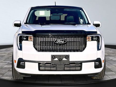 Used 2025 Ford Maverick Lobo image 3