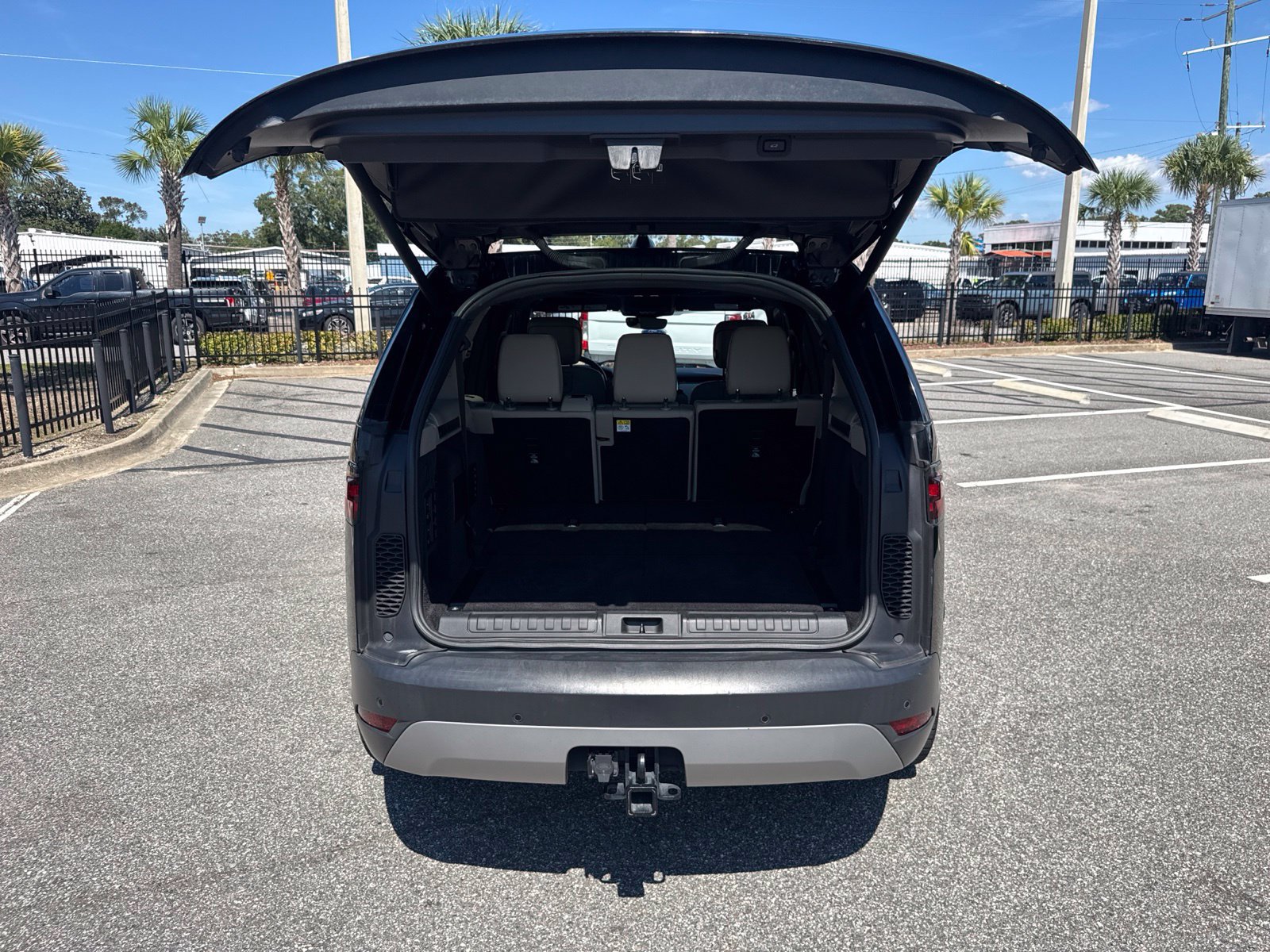 Used 2022 Land Rover Discovery S AWD/4WD image 9